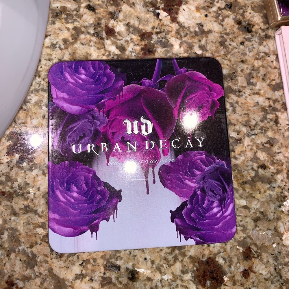 Urban Decay Custom Palette tin w 2 colors